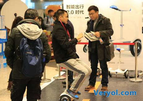愛爾威平衡車智能車犀利亮相2015虎嗅F&M創(chuàng)新節(jié)(圖2) 說明: C:UsersAdministratorAppDataRoamingTencentUsers7163944QQWinTempRichOleB[MJ2II`QPBN@GM_VNJ0JD.png