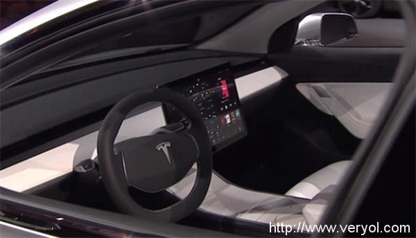 特斯拉Model 3內飾細節曝光,或搭載AR系統仍不見儀表盤(圖1) 1481265789213