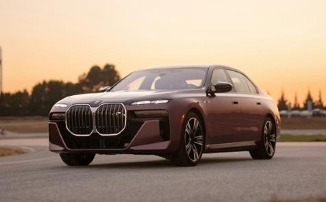 寶馬最貴電動轎車 i7 M70上市！起售價263萬元