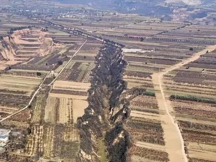 山西平陸大溝壑綿延10公里 將大地分成兩半：其實(shí)成因很簡(jiǎn)單