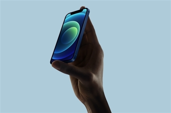 鄭愷獲得庫克簽名iPhone！當(dāng)面建議一定要繼續(xù)生產(chǎn)mini機型