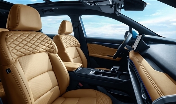 12.79萬買大七座中型SUV 吉利豪越L上市：全面進(jìn)化2.0T動力