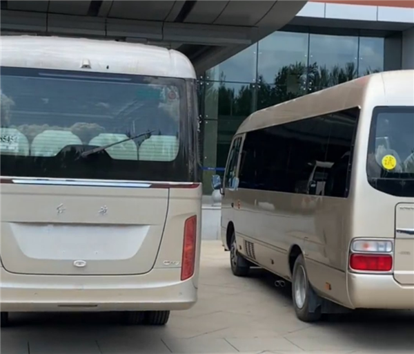 豐田考斯特絕佳替代！紅旗國悅官圖發布：3.0T V6、最多能裝23人