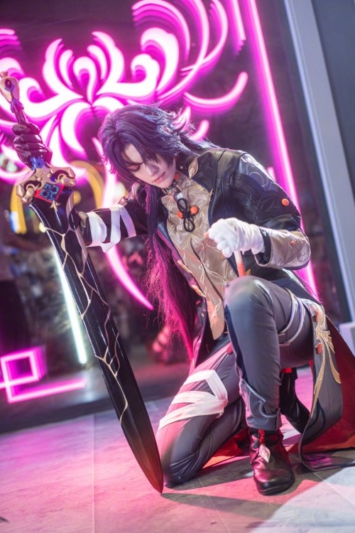 卡琳娜COS《崩壞星穹鐵道》刃 不知叫老婆還是叫老公
