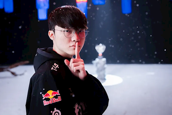《英雄聯盟》T1擊敗TES奪冠！Faker拿下超級大滿貫：歷史第一人