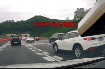 AI重新定義導航！彎道會車無燈路口提前預警 網友：高德成精了！