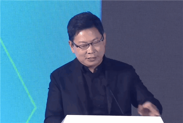 余承東：想活下來跟華為走！