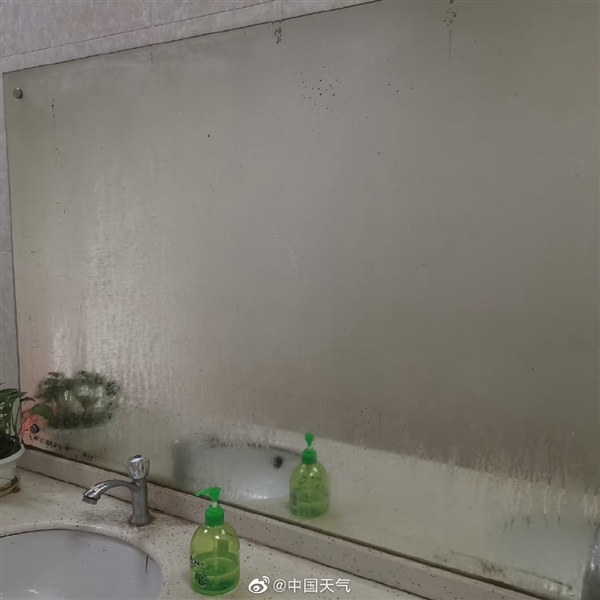 給北方人一些回南天的震撼：屋內變水簾洞 墻壁會流淚