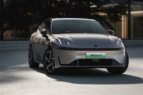 絕對原創(chuàng)設(shè)計 領(lǐng)克插電混動中型轎車07 EM-P上市：16.98萬起