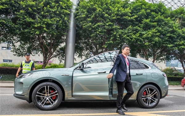 M5智駕版交車 余承東：提升消費者滿意度是華為骨子里的基因