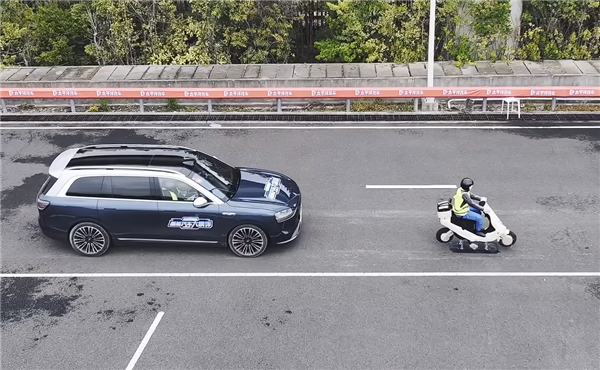 120km/h！問界M9創靜止電動兩輪車AEB識別剎停最高車速