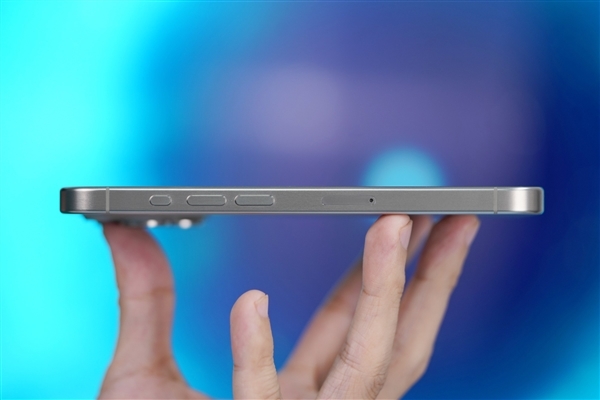 蘋果皮重生！華強北iPhone 15 Pro美版改卡方案出爐：手機殼外置SIM卡