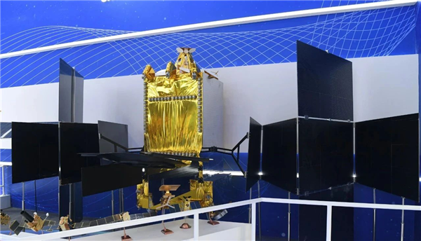 中國第一顆可重復使用返回式衛星真身亮相！