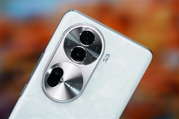 寶石圓盤(pán)攝像頭奪目！OPPO Reno11圖賞