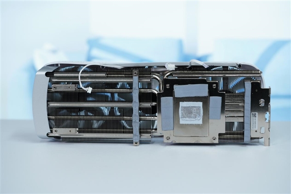 4K光追利器！索泰RTX 4080 SUPER TRINITY OC月白圖賞