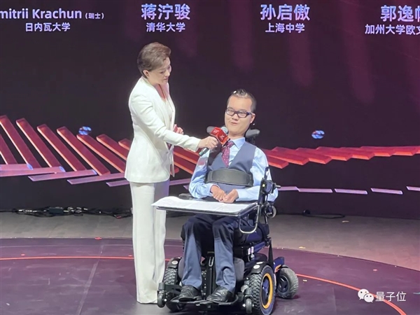 漸凍癥少年閃光阿里數學競賽：靠自學進MIT研究黑洞！