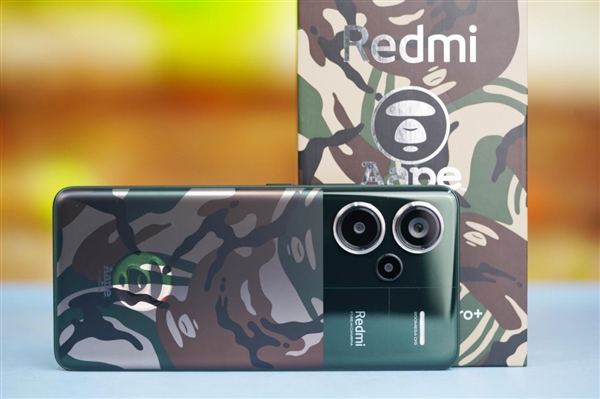 專屬淡金色星耀雙眸！Redmi Note 13 Pro+AAPE潮流限定圖賞