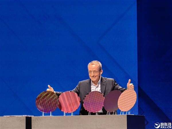 Intel 18A首款產品Panther Lake明年下半年發布！把更多晶圓“帶回家”
