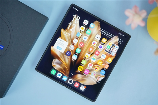 比iPhone 15 Pro Max還輕薄！vivo X Fold 3 Pro圖賞