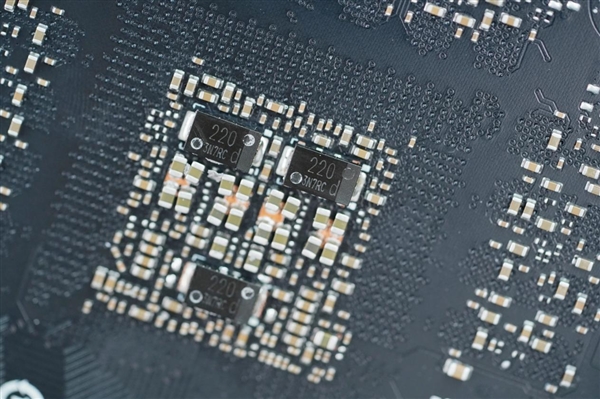 鉆石風切割設計 影馳RTX 4070 SUPER星曜OC顯卡圖賞