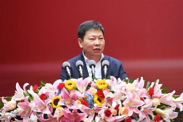 余承東西北工業大學演講全文：縣理科第一名、華為留著不讓走