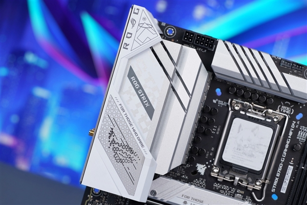 銀白裝甲!華碩ROG STRIX B760-G GAMING WIFI D4小吹雪主板圖賞(圖8) 銀白裝甲!華碩ROG STRIX B760-G GAMING WIFI D4小吹雪主板圖賞