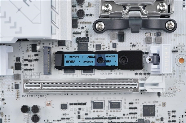銀白戰甲！華碩ROG STRIX X870-A GAMING WIFI吹雪主板圖賞