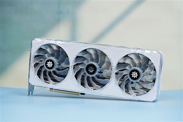 鉆石風切割設計 影馳RTX 4070 SUPER星曜OC顯卡圖賞