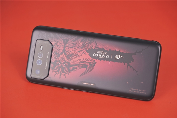 讓玩家心動的定制 ROG 6游戲手機《暗黑破壞神：不朽》典藏限量版圖賞