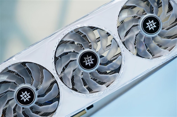 鉆石風切割設計 影馳RTX 4070 SUPER星曜OC顯卡圖賞