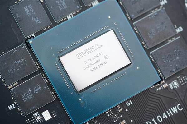 瘋狂堆料！七彩虹iGame RTX 4070 Ti SUPER Vulcan圖賞