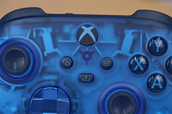 透明外殼設計！微軟Xbox Sky Cipher特別版游戲手柄圖賞