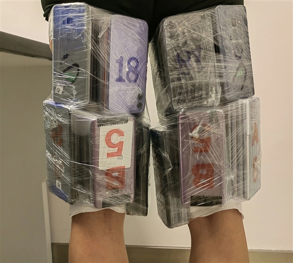 2旅客大腿后、腰上藏90部舊手機進境被查：多為三星