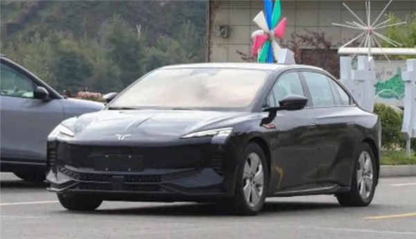 續航可達1000公里！紅旗全新新能源轎車亮相街頭：年內有望發布