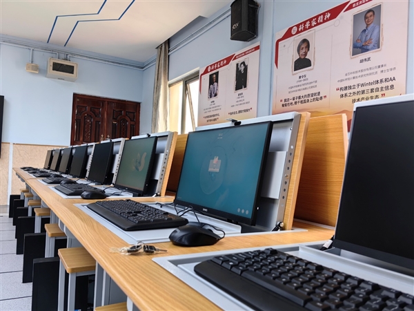 龍芯3A6000扛大旗！西藏小學首次迎來全國產信創基地