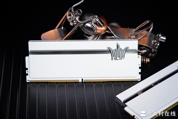 影馳名人堂HOF Pro DDR5-7000內(nèi)存上手：狂超8266MT/s