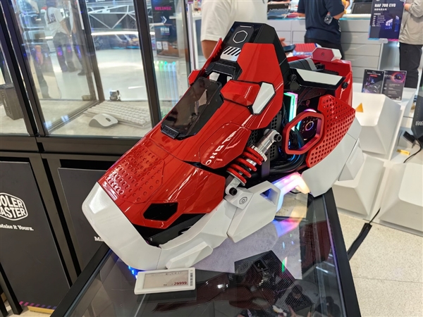 酷冷至尊機電散新品齊發：10萬的電競艙、4.3萬的液冷主機、3萬的“鞋子”