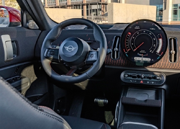 定位高性能SUV！新款MINI“鄉巴佬”JCW上市：售39.98萬元