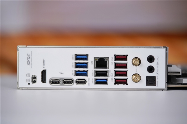 白色海景房絕配！微星MPG Z890 EDGE TI WIFI主板圖賞