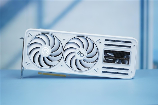 純白高顏值！影馳20周年款RTX 4070顯卡圖賞