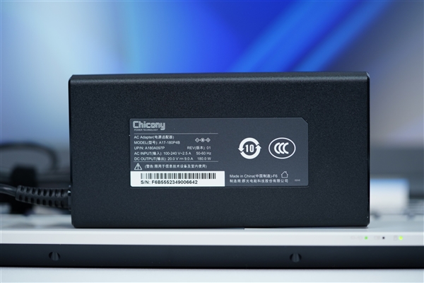 RTX4060只要5999元 七彩虹隱星P15 24游戲本圖賞