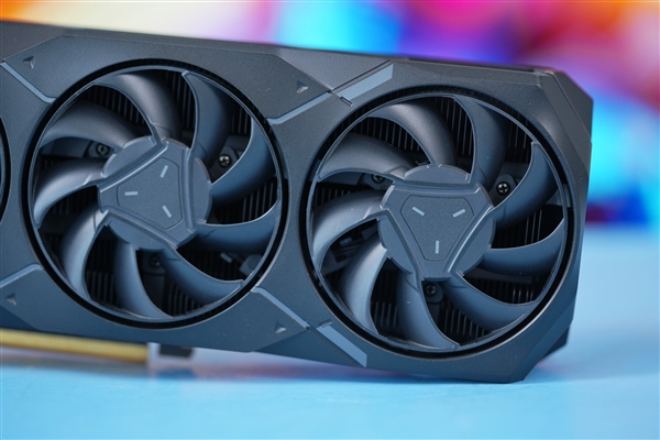 特供中國內地！AMD RX 7900 GRE顯卡圖賞