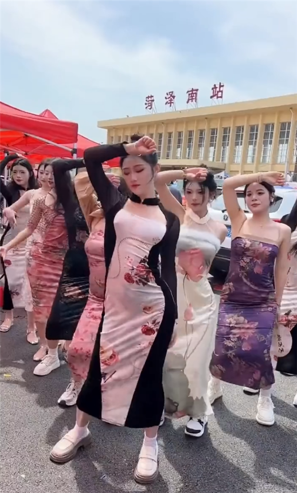 想成為“郭有才”的人離開菏澤南站：整個(gè)中國(guó)都安靜了
