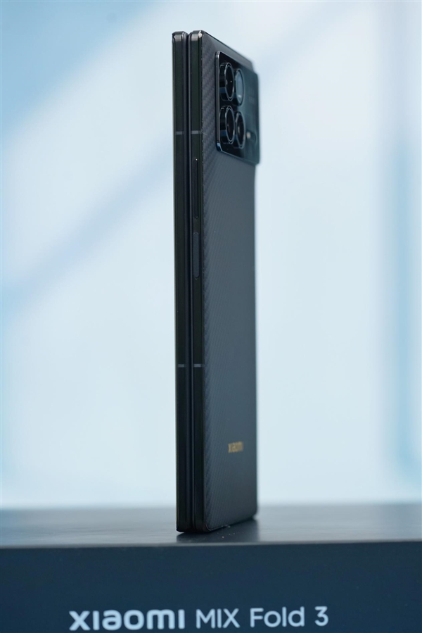 這次工藝拉滿了！小米MIX Fold 3龍鱗纖維版圖賞