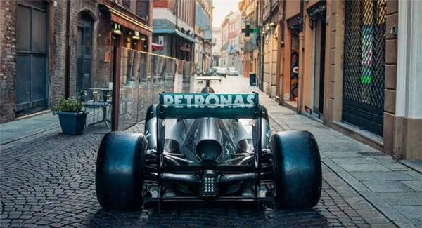 全球最貴的現代賽車：奔馳2013年F1拍出1.35億天價