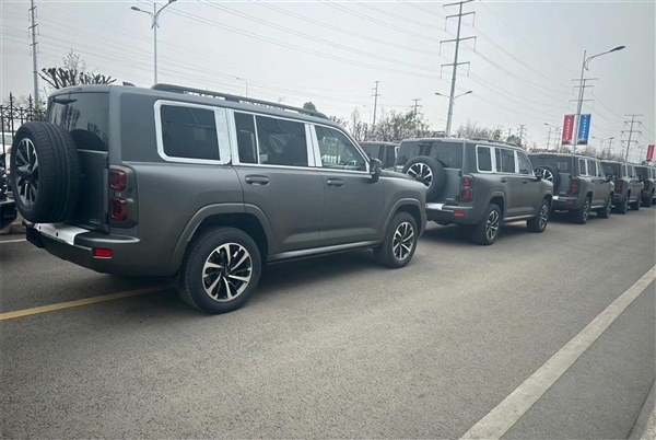 20萬級國產越野之王！新一代哈弗H9實車曝光：前中后三把鎖