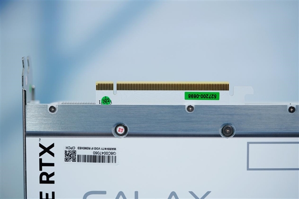 純白高顏值！影馳20周年款RTX 4070顯卡圖賞