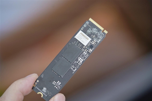 iPhone絕配！影馳首款磁吸移動SSD PSD01圖賞