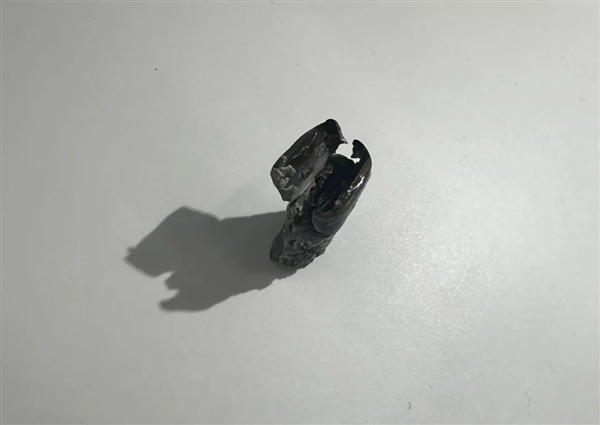 別再用一拖三數據線了 搞不好手機都給你都燒了