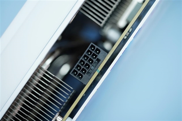 璦珈圖案吸睛！銘瑄GEFORCE RTX 4070 SUPER圖賞